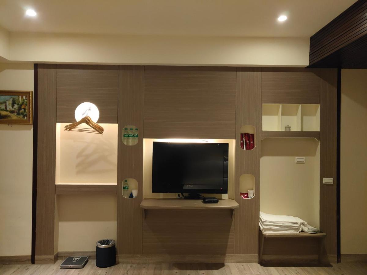 Empire Pacific Castle Hotel Yangmei ภายนอก รูปภาพ